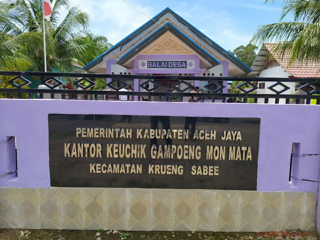 Kantor Keuchik Di Desa Mon Mata, Kecamatan Krueng Sabee, Kabupaten Aceh Jaya 